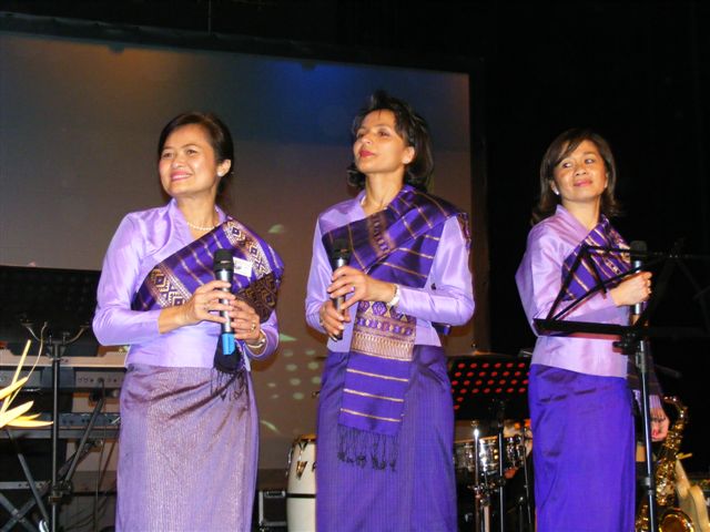2010_0228khammouanparty2702100534.JPG