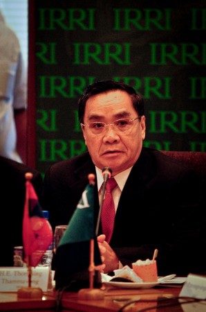 Lao-Leader-298x450thongsingPMspplao.jpg