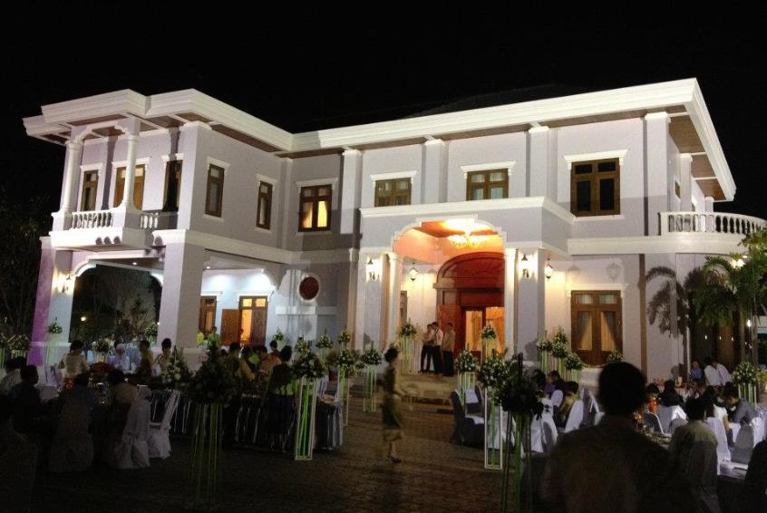 houseprimerministerthongsingthammavongspplao2012.jpg